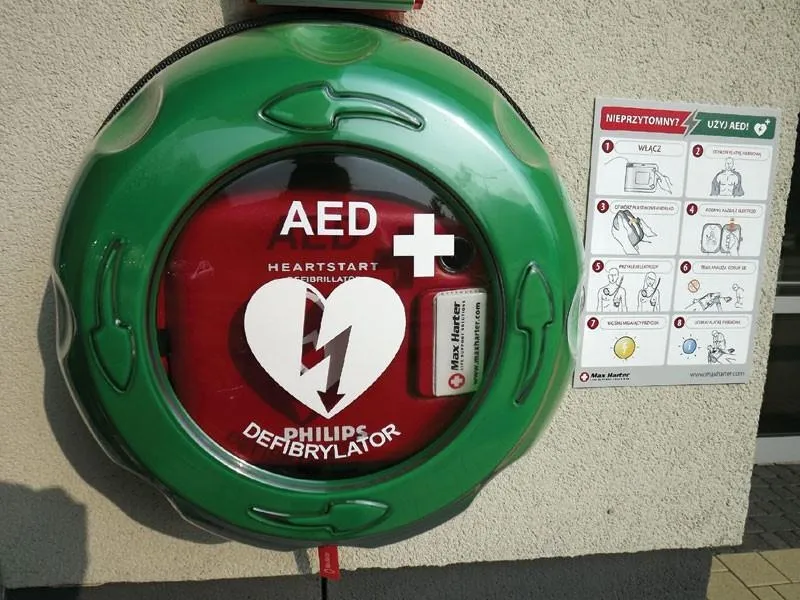 Automatyczny Defibrylator Zewnętrzny (AED) – urządzenie, które ratuje życie