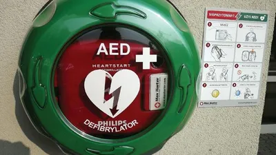 Automatyczny Defibrylator Zewnętrzny (AED) – urządzenie, które ratuje życie